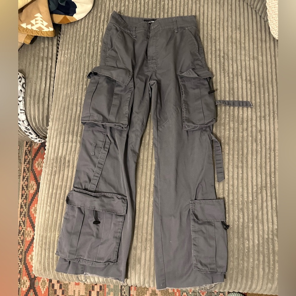Women’s Gray Cargo Pants - Picture 3 of 8